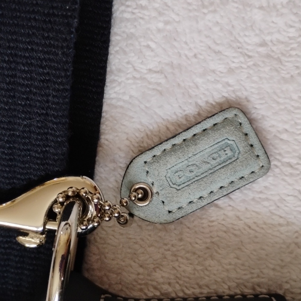Coach Crossbody Bag! - Picture 3 of 9